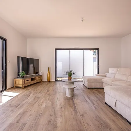 Villa Modern House, Perfect For A Relaxing Stay!